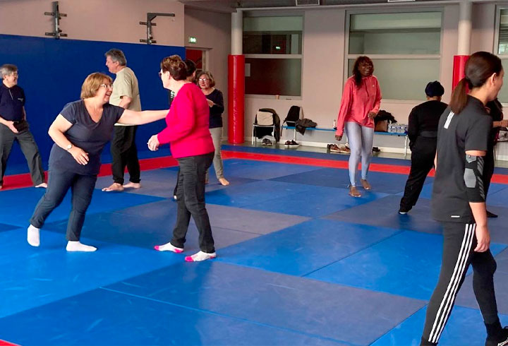 Cours de krav maga avec des profils séniors, dans notre salle de combat de Noisiel