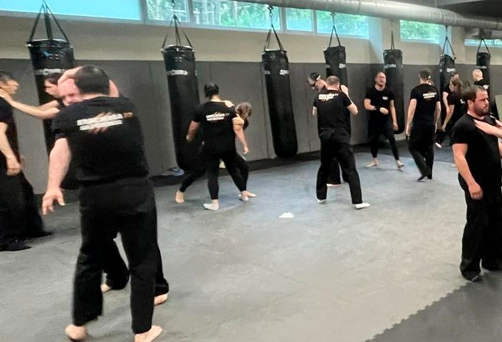 Cours de krav maga dans la salle de sport de Saint Thibault des Vignes, en Seine et Marne